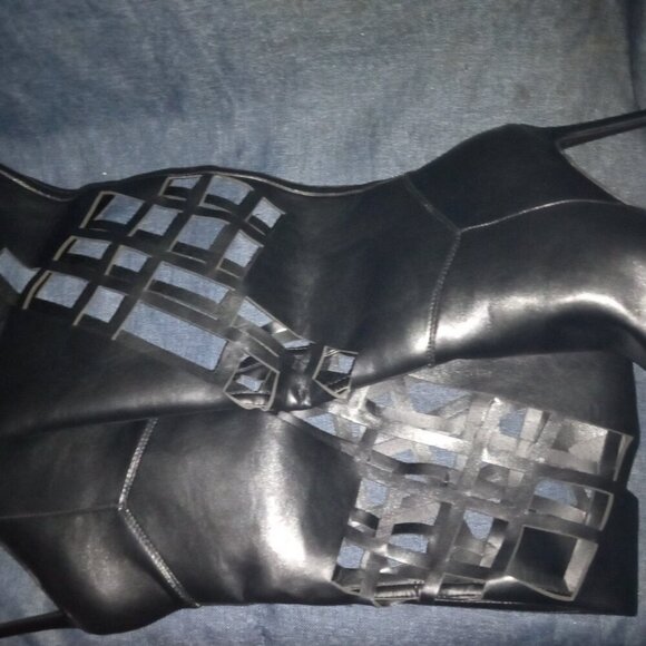 AZALEA WANG " CARVED DREAMS "  BLACK CUT OUT BOOT ( BRAND NEW !!!!!!!!!!!!!!!!! - Picture 6 of 6